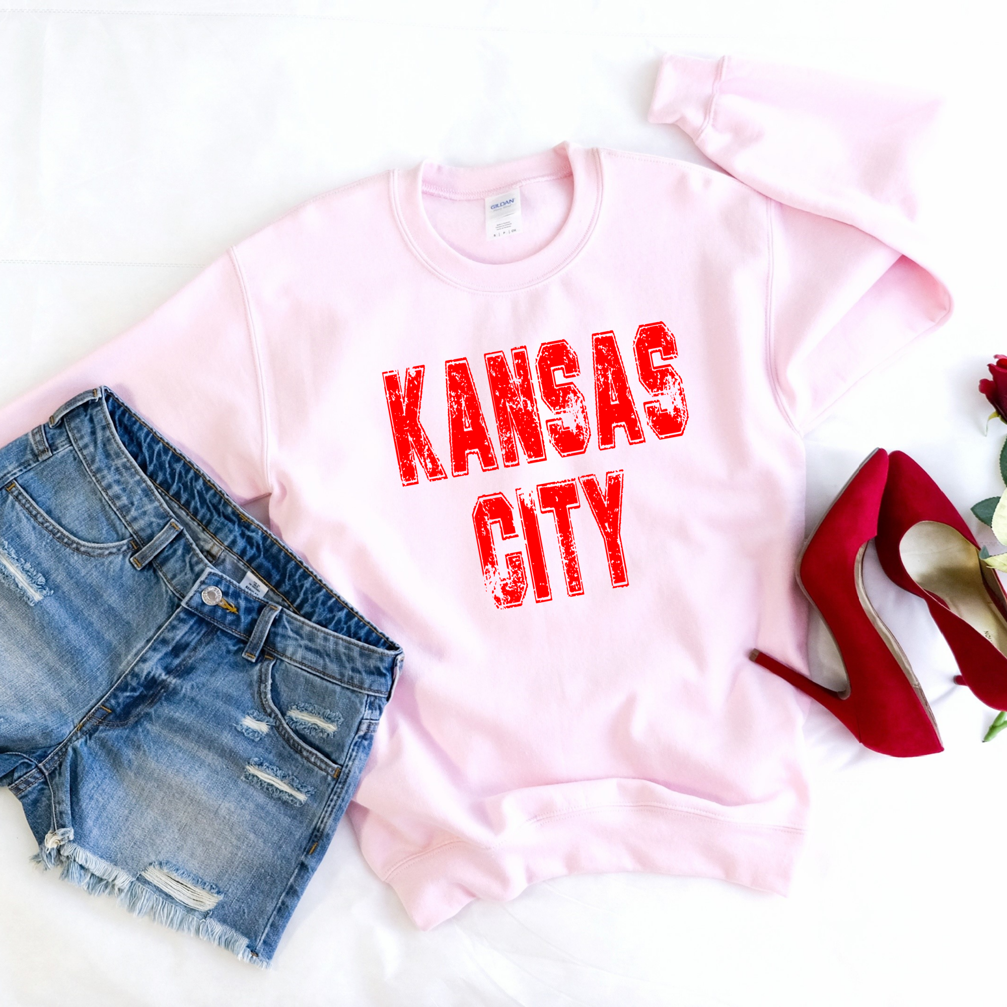 Belles Boutique Outlined KC Chiefs Graphic Tshirt Xxs